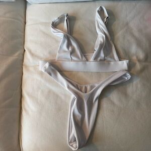 Elegant White Women's Intimate Set